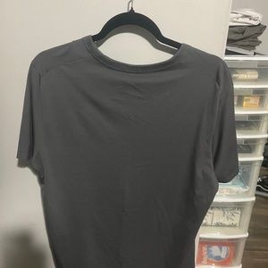 Lululemon fundamental Tshirt dark grey medium